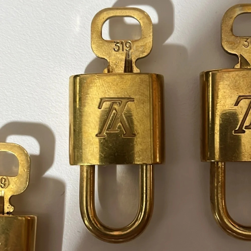 LV ASSORTED LOCK AND KEY - Picture 7 of 11